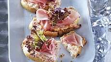 Zapékané sýrové topinky se su�enou �unkou