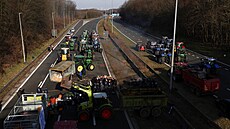 Belgit zemdlci blokuj svmi traktory bruselsk okruh. (29. ledna 2024)