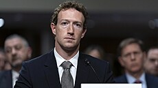 Generální editel spolenosti Meta Mark Zuckerberg bhem slyení senátního...