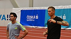 Dálkai Radek Juka (vpravo) a ek Miltiadis Tentoglu bhem Czech Indoor Gala v...
