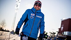 Reportér �T Tomá� Lachman u� neodmysliteln� pat�í k biatlonu.