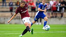 Sedmi podzimními góly v druholigové rezerv Sparty si Tomá Schánlec ekl o...