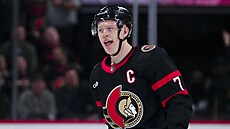 Brady Tkachuk z Ottawa Senators práv� skóroval.