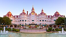 Ptihvzdikový hotel Disneyland v Paíi se na konci ledna znovu otevel...