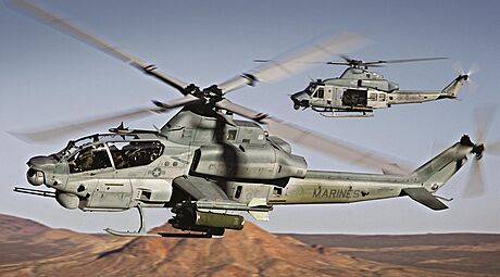 Bitevník AH-1Z Viper a víceúelový bratíek UH-1Y Venom.