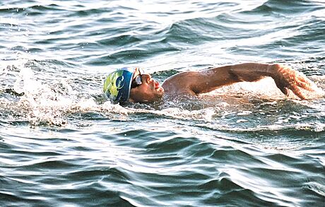 Petr Mihola se vnuje dálkovému a zimnímu plavání, v roce 2000 se stal prvním...