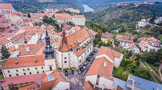 Okolí kostela svatého Michala v podob Jezuitského námstí a pilehlé ulice...