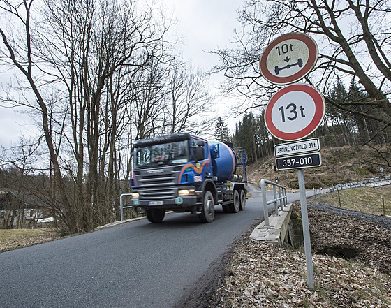 Mikser sürücüsü yayayı ölümcül şekilde yaraladı ve hızla uzaklaştı.  Çarpışmayı fark etmedim dedi