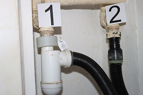 Místo plynomru mla dvojice v brnnském byt nainstalováno velmi provizorní...