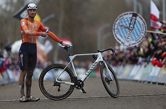 Mathieu van der Poel ovládl cyklokrosové mistrovství sv�ta v Tábo�e.