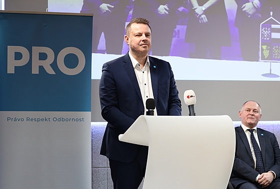 Pedseda PRO Jindich Rajchl a nový pedseda jihomoravské organizace jeho...