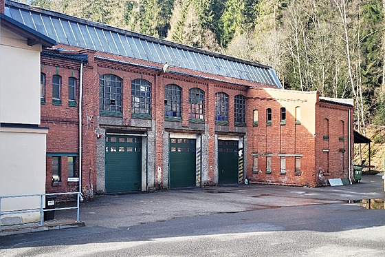 Dobrovolní hasi�i v Kraslicích sídlí v historické továrn� v ulici Lipová cesta....