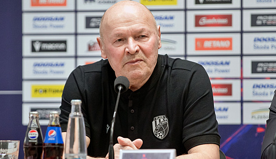 Plzeský trenér Miroslav Koubek na tiskové konferenci ped startem jara 2024.