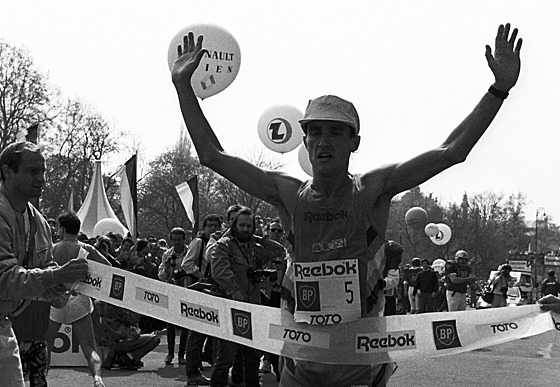 Karel David jako vítz Vídeského maratonu v roce 1991