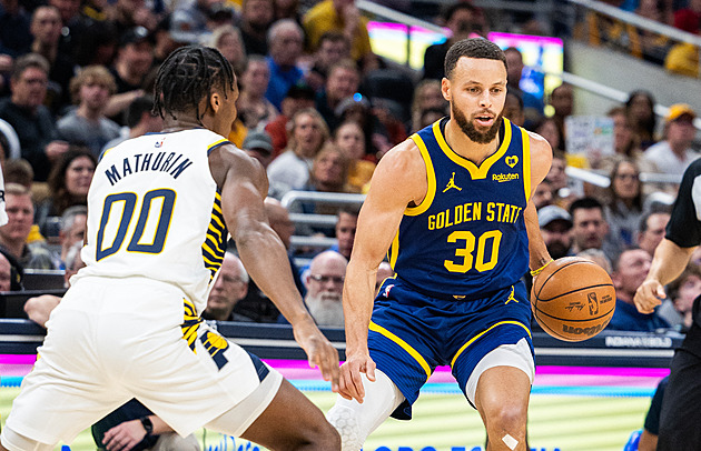 Curry se v NBA blýskl 11 trojkami při výhře Golden State nad Indianou