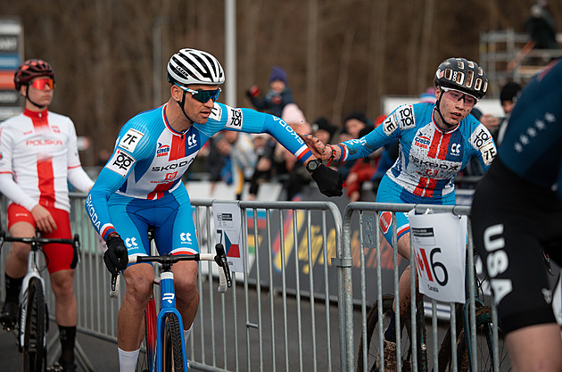 Čeští cyklokrosaři obsadili na úvod MS v Táboře šesté místo, vyhráli Francouzi