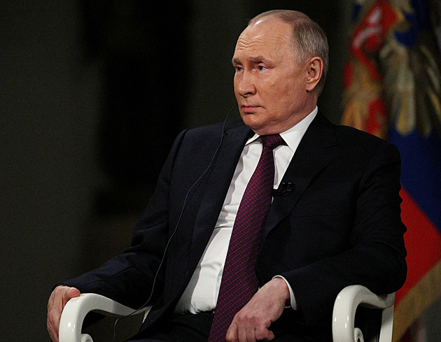 V zajetí konspirace. K čemu použil Putin influencera Carlsona