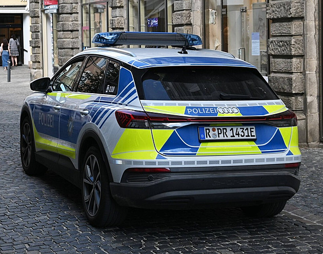 Německá policie začíná rozsáhlé kontroly, sejdou se poslanci a startuje baráž o extraligu