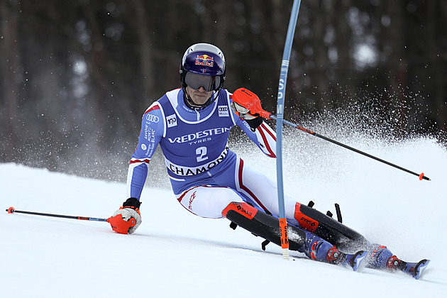 Domácí lyžař Noël vede po prvním kole slalom Světového poháru v Chamonix