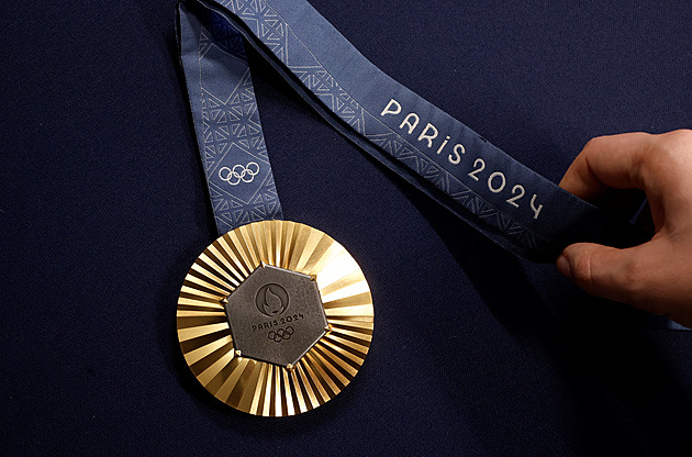 Kousek Paříže s sebou domů. Olympijské medaile obsahují část Eiffelovy věže
