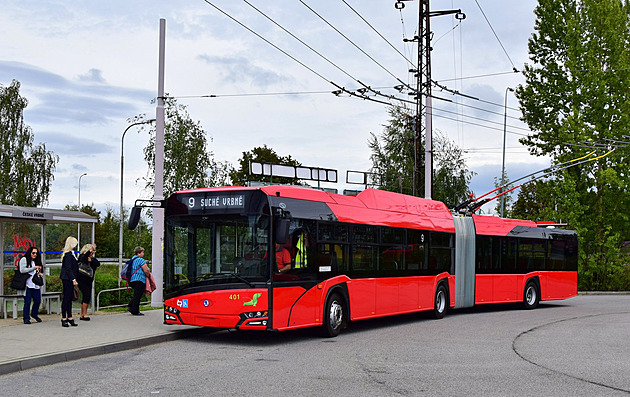 Trolejbusy �koda 27 Tr Solaris s bateriovým p�ídavným pohonem za�adil poprvé...