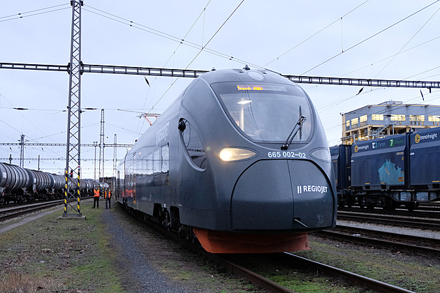 České koleje začal brázdit čínský vlak. Zkušebně jezdí z Ústí do Kolína