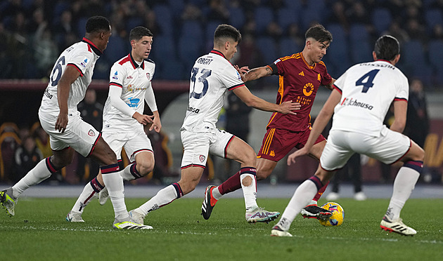 AS Řím porazil v italské fotbalové lize Cagliari, dva góly dal Dybala