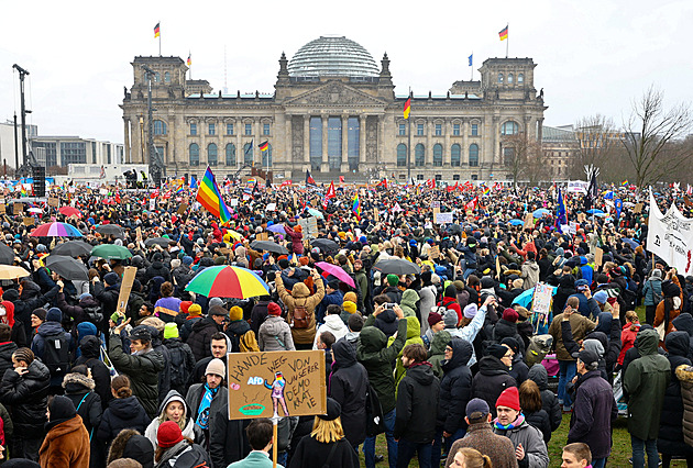 V Berlíně demonstrovalo proti pravicovému extremismu přes 150 tisíc lidí