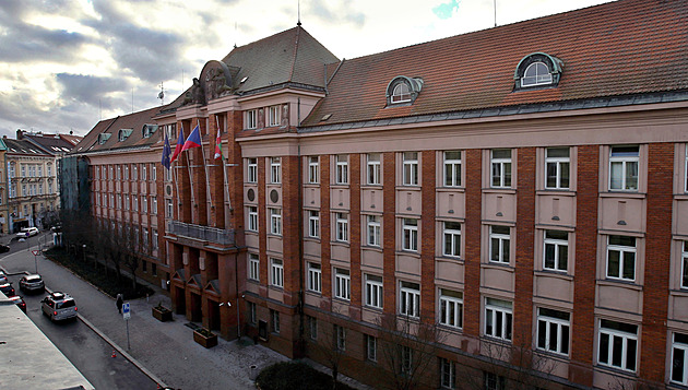 Budova Krajského úadu Plzeského kraje ve kroupov ulici v Plzni. (1. února...