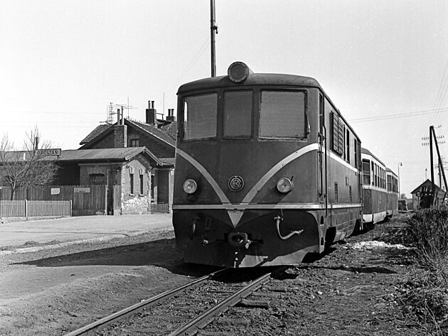 Lokomotiva T47.005 ve stanici Obrata v ele osobnho vlaku Os 3210 do...