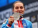 Kristýna Zemanová se stíbrnou medailí ze závodu en do 23 let na cyklokrosovém...