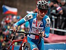 Kristýna Zemanová na trati cyklokrosového mistrovství svta v Táboe