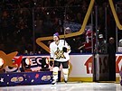eský hokejista David Pastrák nastupuje na led pi Utkání hvzd NHL v Torontu.