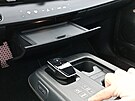Elektromobil Nissan Ariya má etajnou schránku, kterou otevíarají elektromotorky