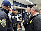 Starosta msta New York Eric Adams se zúastnil policejního zátahu proti...