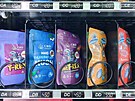 Produkty obsahující látku HHC v prodejním automatu v karlovarském OC Fontána.
