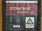 Rockov Stone Bar se nachz ve sklepen domu na jihlavskm Masarykov nmst...