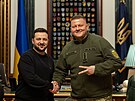 Ukrajinský prezident Volodymyr Zelenskyj se seel s velitelem armády Valerijem...