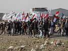 Jementí povstalci, kteí se shromaují, aby ukázali odpor proti leteckým...