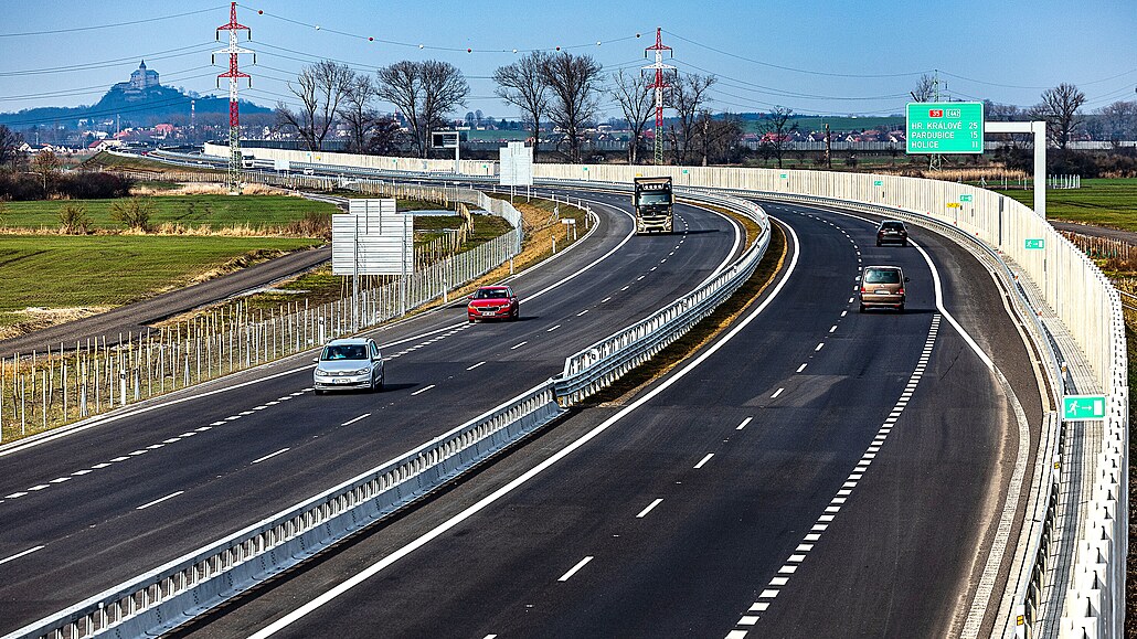 Zprovozn�ná �ást dálnice D35 na Pardubicku