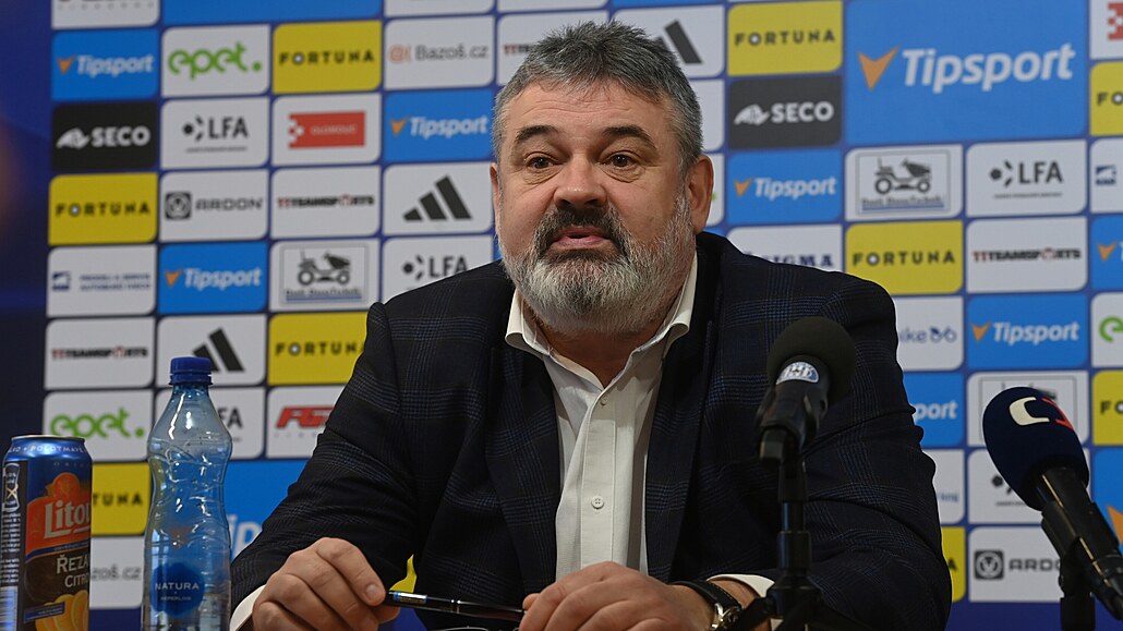 Sportovní mana�er Ladislav Miná� z prvoligového fotbalového klubu SK Sigma...