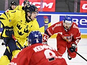 védský zadák Henrik Tömmernes (7) na útoném výlet, do obrany se vrací eský...