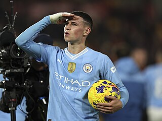 Hrdina! Tígólový Phil Foden slavil s kameramanem za zády.