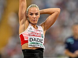 Rakouská atletka Ivona Dadicová nikdy nevyráí ven bez make-upu.