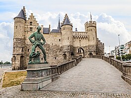 Hrad Steen v centru Antverp je pozoruhodný svým stá�ím. Jeho základy byly...