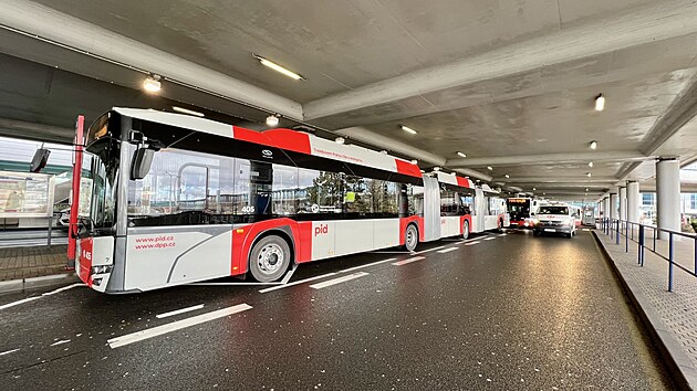 Testy tm 25 metr dlouhho trolejbusu koda-Solaris na budouc trase linky 59 mezi zastvkami Ndra Veleslavn a Letit Vclava Havla (1. nora 2024)