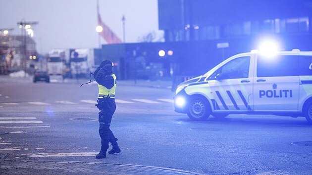 Policie hldkuje na ulici a varuje obyvatele norskho pstavnho msta Bodo ped extrmnm poasm, je pinesla tlakov ne Ingunn. (1. nora 2024)