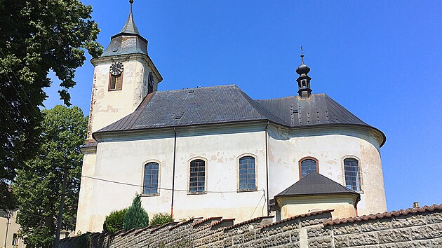 Ve filmu se objevuje i kostel v Roprachticch u Jilemnice, i kdy v zimnch kulisch.