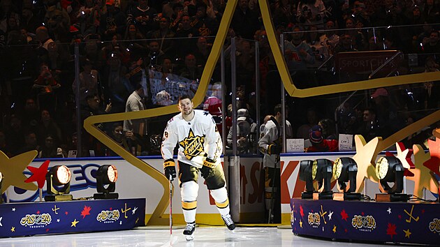 esk hokejista Tom Hertl nastupuje na led pi Utkn hvzd NHL v Torontu.