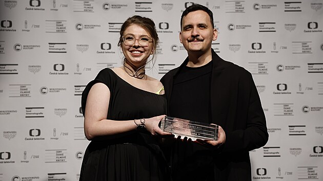 Reisr Pavel Soukup a scenristka Lucie Kryzov zskali ocenn v kategorii Mimo kino za minisrii #annaismissing.